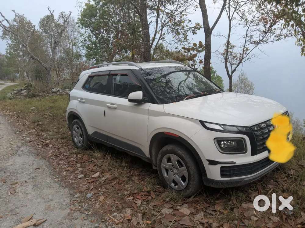 Hyundai Venue 2022 Petrol 31520 Km Driven
