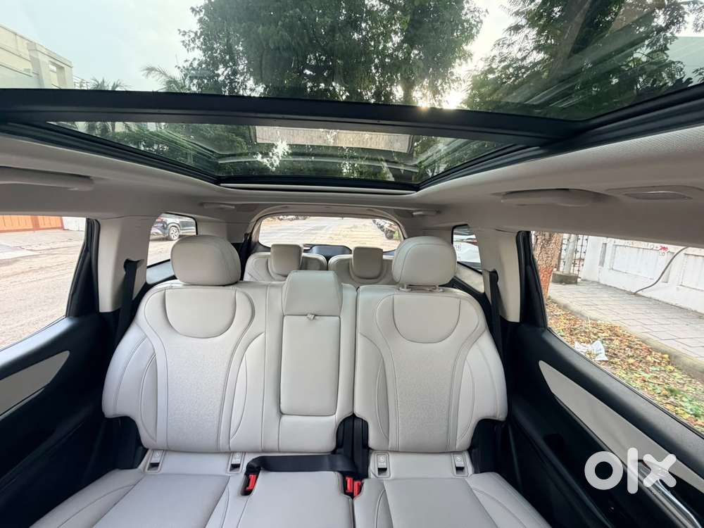 Mahindra Xuv700 2.2 Ax 7 Diesel At Luxury Pack Str Awd, 2022, Diesel