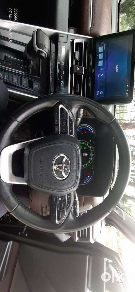 Toyota Innova Hycross 2.0 Zx Hybrid 7 Str, 2024, Petrol