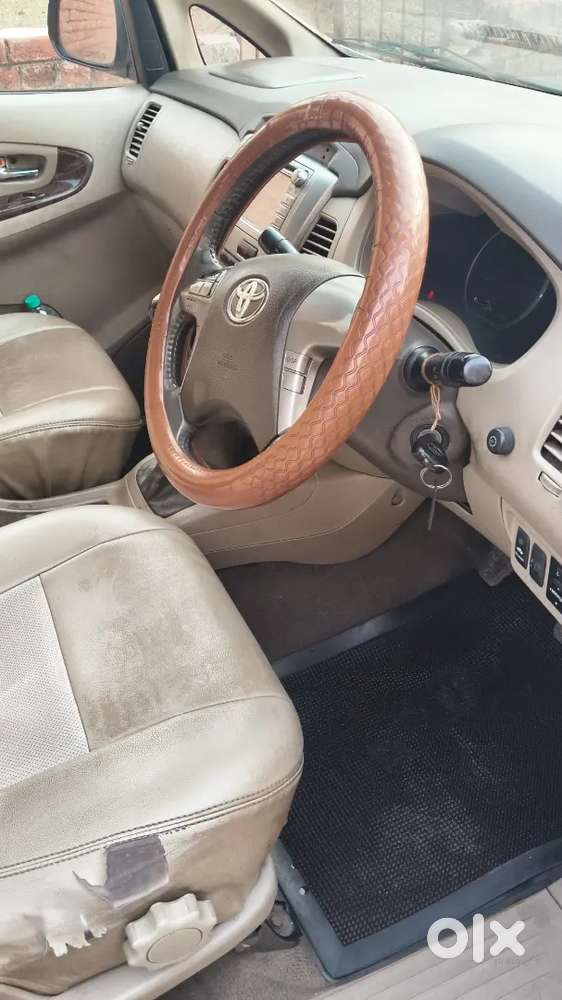 Toyota Innova 2013 Diesel 289000 Km Driven Captain Seat