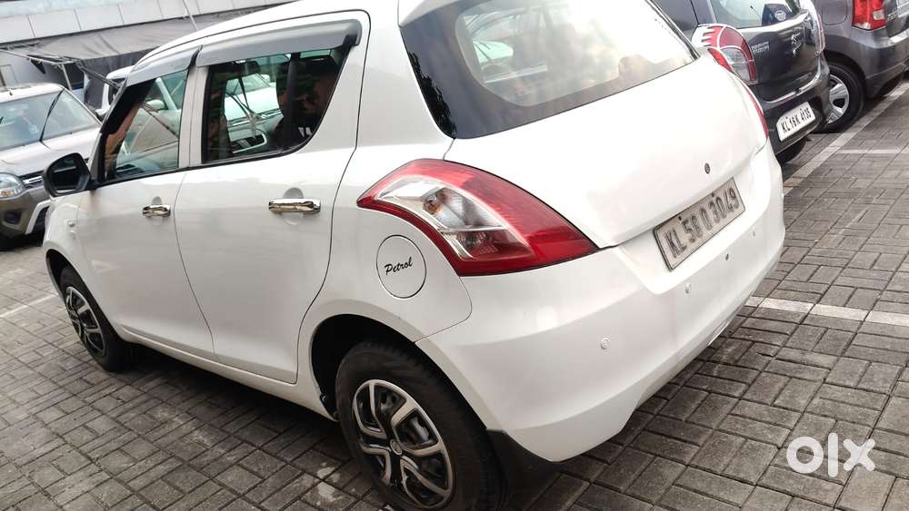 Maruti Suzuki Swift Lxi Option, 2015, Petrol
