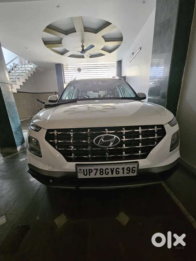 Hyundai Venue 2022 Petrol 14000 Km Driven