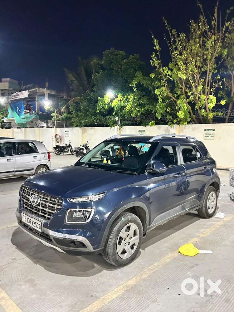 Hyundai Venue 2021/oct Petrol Well Maintained Show Room Condition