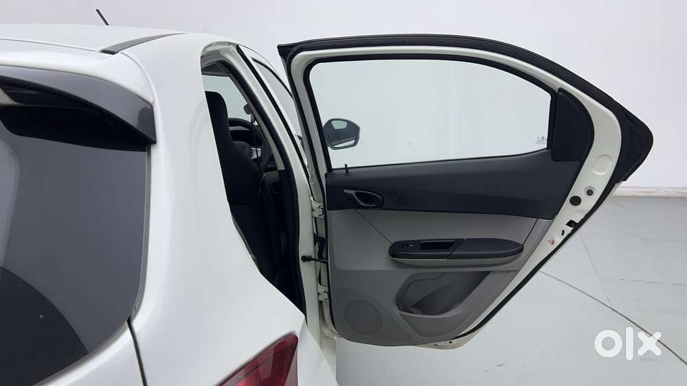 Tata Tiago 1.2 Revotron Xt, 2017, Petrol