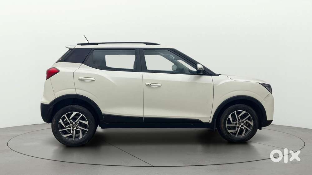 Mahindra Xuv300 1.2 W8 (o) Amt Petrol, 2022, Petrol