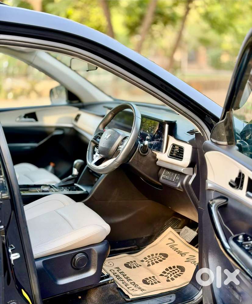 Mahindra Xuv700 2.2 Ax 7 Diesel At Luxury Pack Str, 2025, Diesel