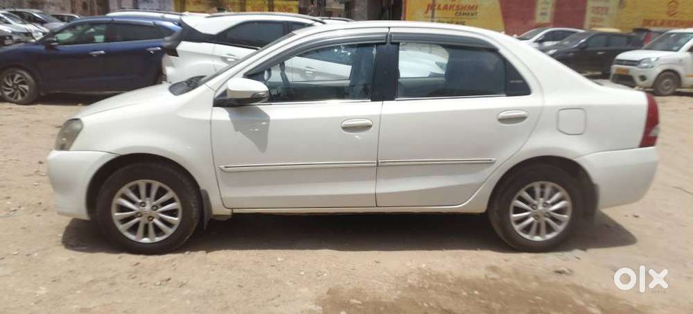 Toyota Etios V Sp, 2015, Petrol