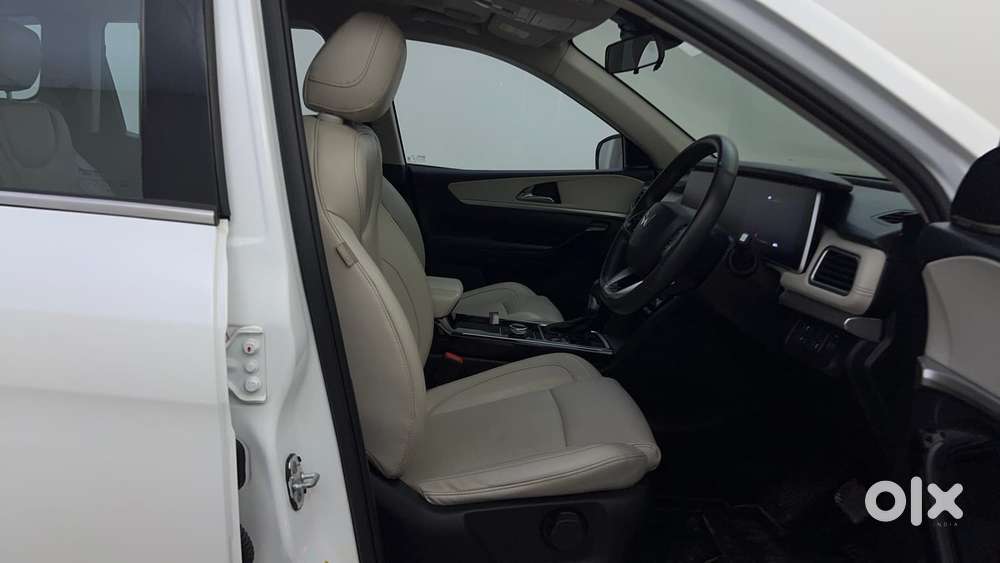 Mahindra Xuv700 2.2 Ax 7 Diesel At Luxury Pack Str Awd, 2022, Diesel