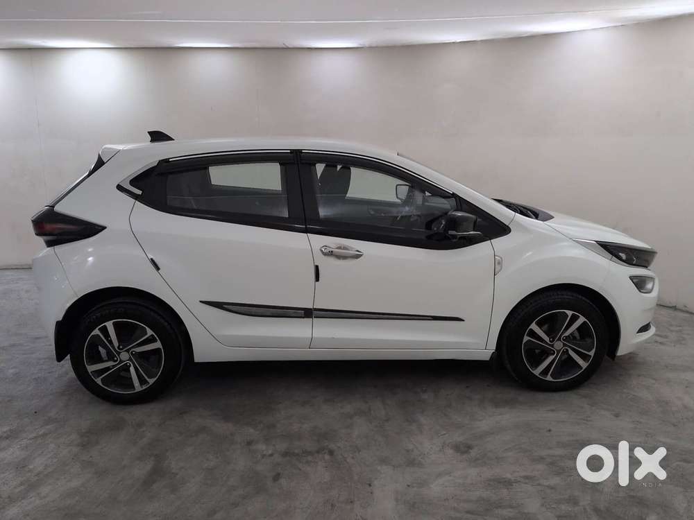 Tata Altroz Xza Petrol, 2025, Petrol