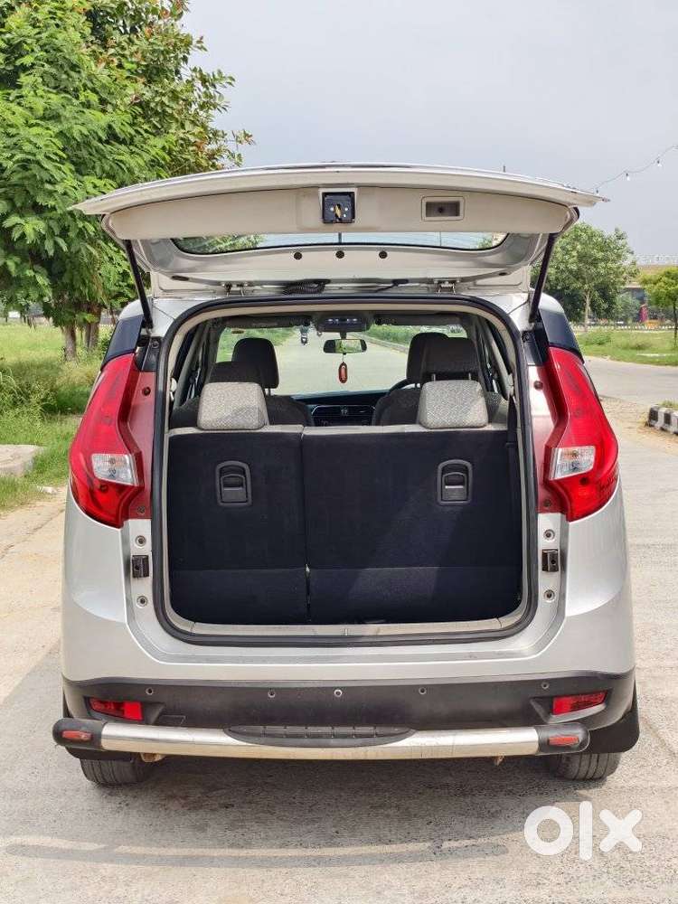 Mahindra Marazzo M6, 2018, Diesel