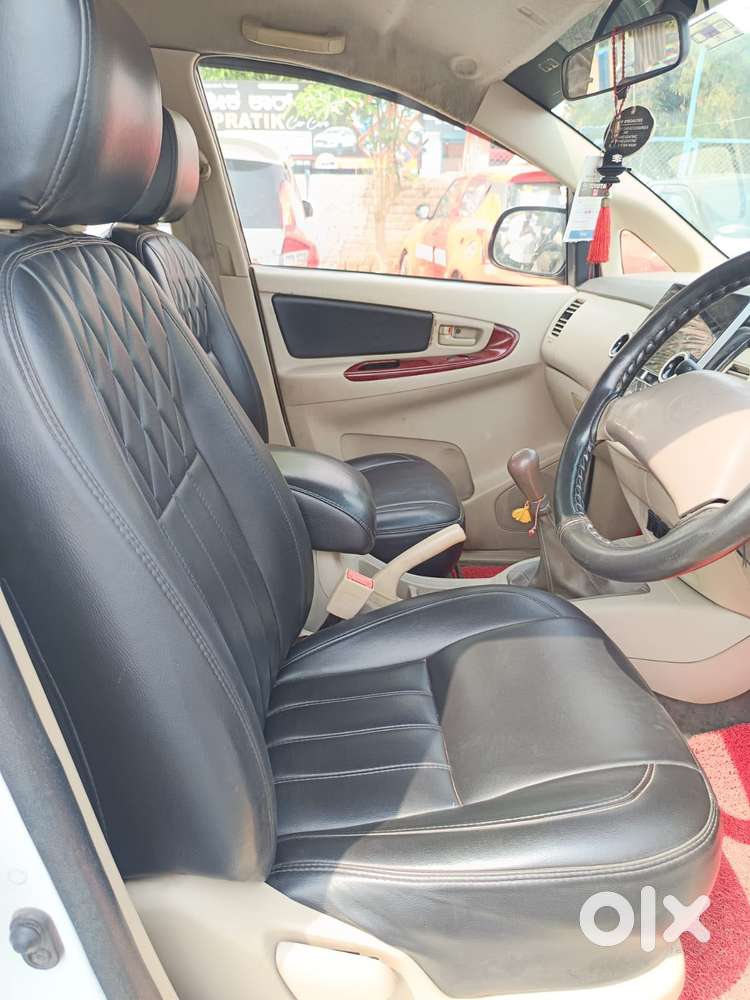 Toyota Innova 2009-2011 2.5 E 7 Str, 2008, Diesel