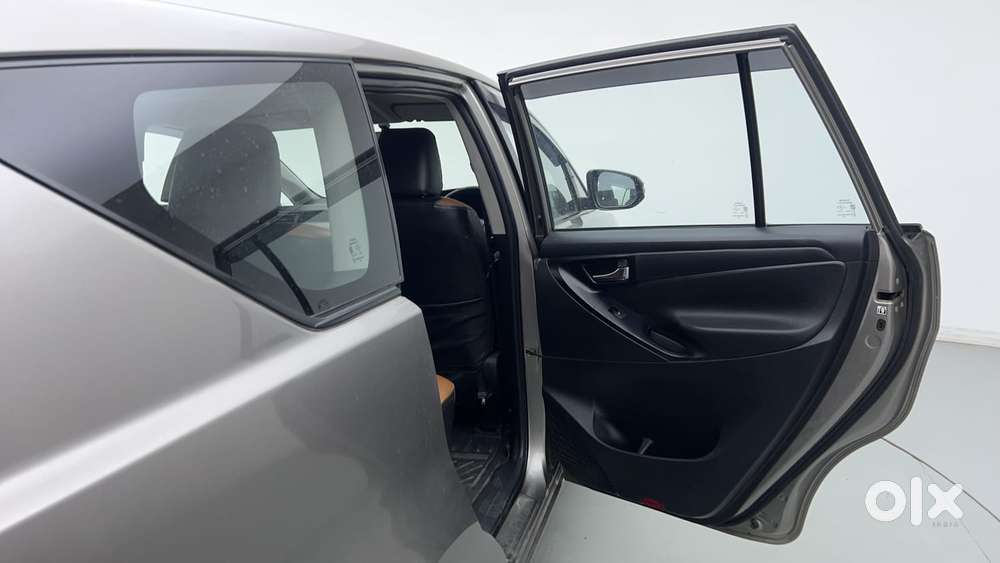 Toyota Innova Crysta 2.4 G Mt 8s, 2016, Diesel