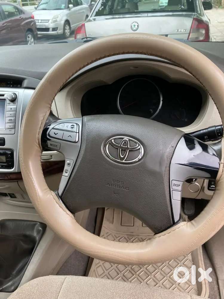Toyota Innova 2.5 V 2012 , New Tyer