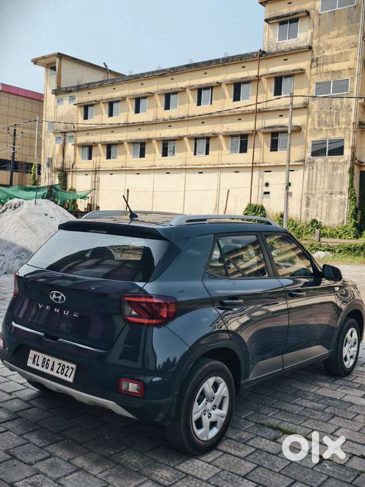 Hyundai Venue 1.2 S (o), 2022, Petrol