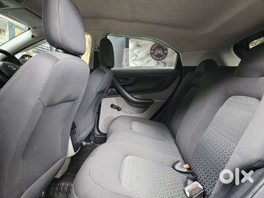 Tata Nexon 1.2 Revotron Xe, 2017, Petrol