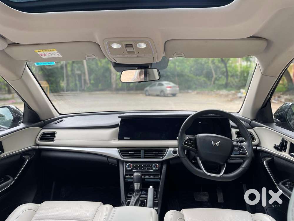 Mahindra Xuv700 2.0 Ax 7 Petrol At Str, 2024, Petrol