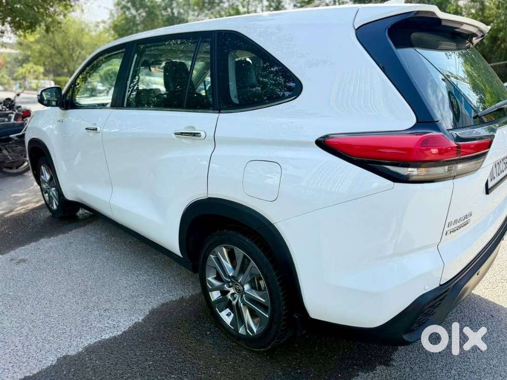 Toyota Innova Hycross 2.0 Zx (o) Hybrid 7 Str, 2025, Petrol