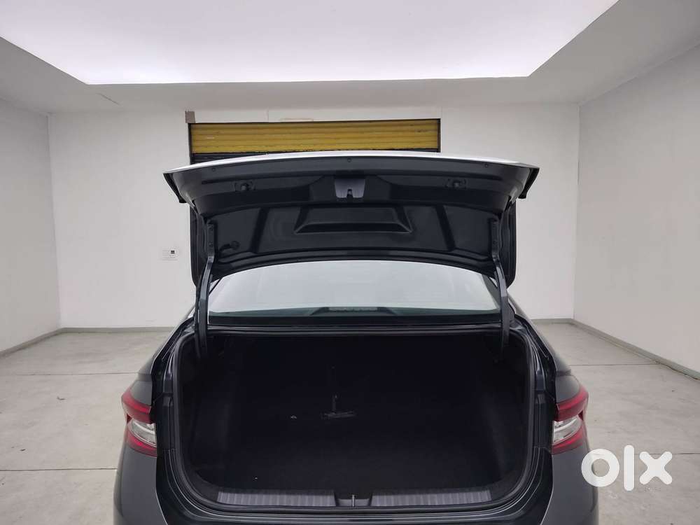Skoda Slavia Style 1.0l Tsi Mt, 2023, Petrol