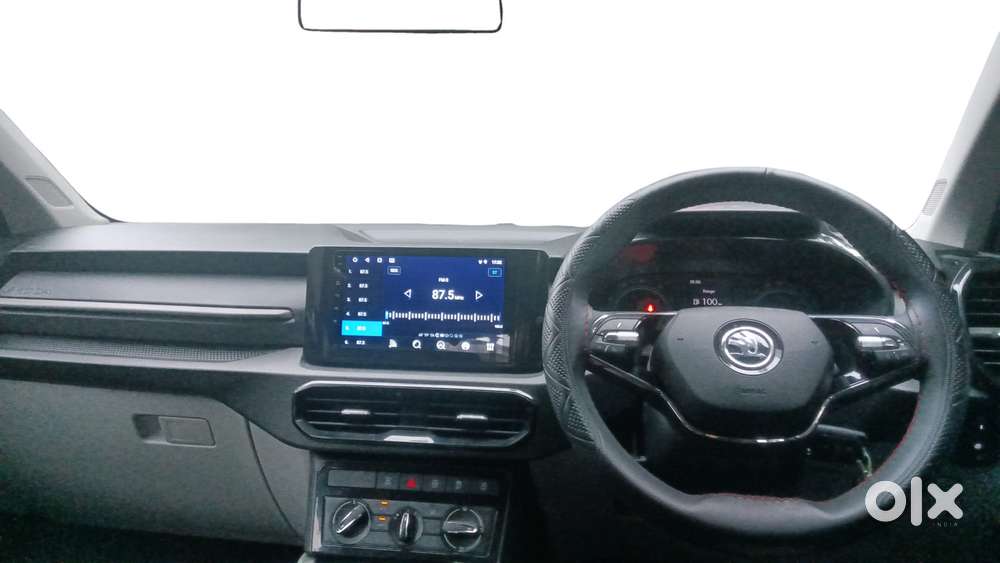 Skoda Kylaq Signature, 2025, Petrol