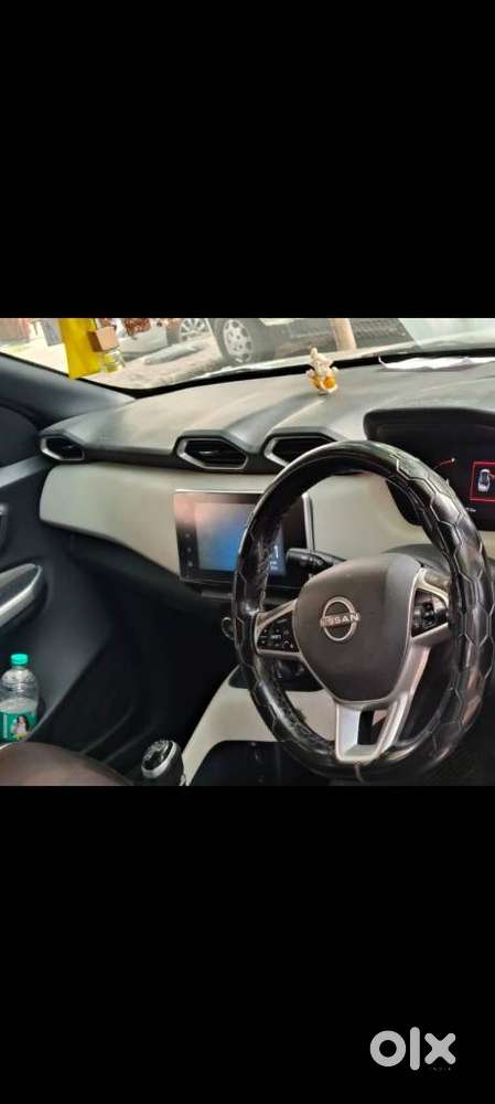 Nissan Magnite 1.0 Xv Premium, 2022, Petrol