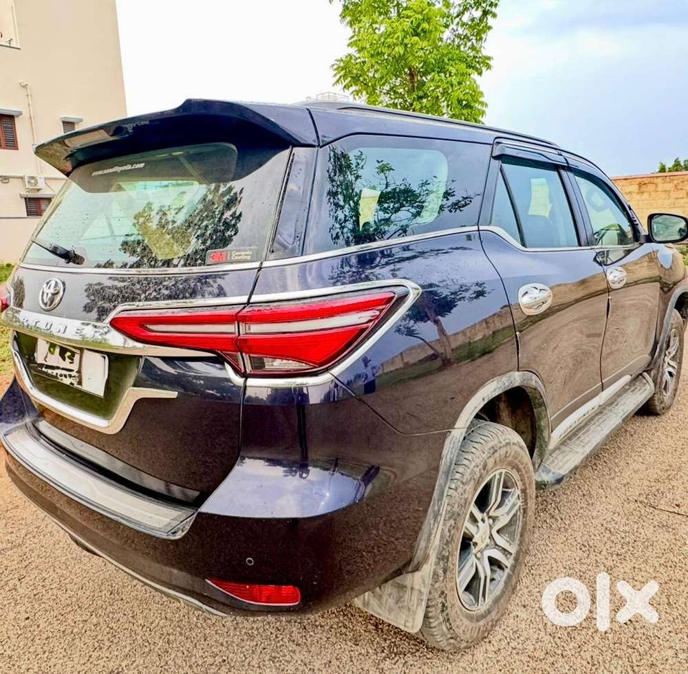 2022 Toyota Fortuner 4x2 At Diesel, 31000km, Sparkling Black Color