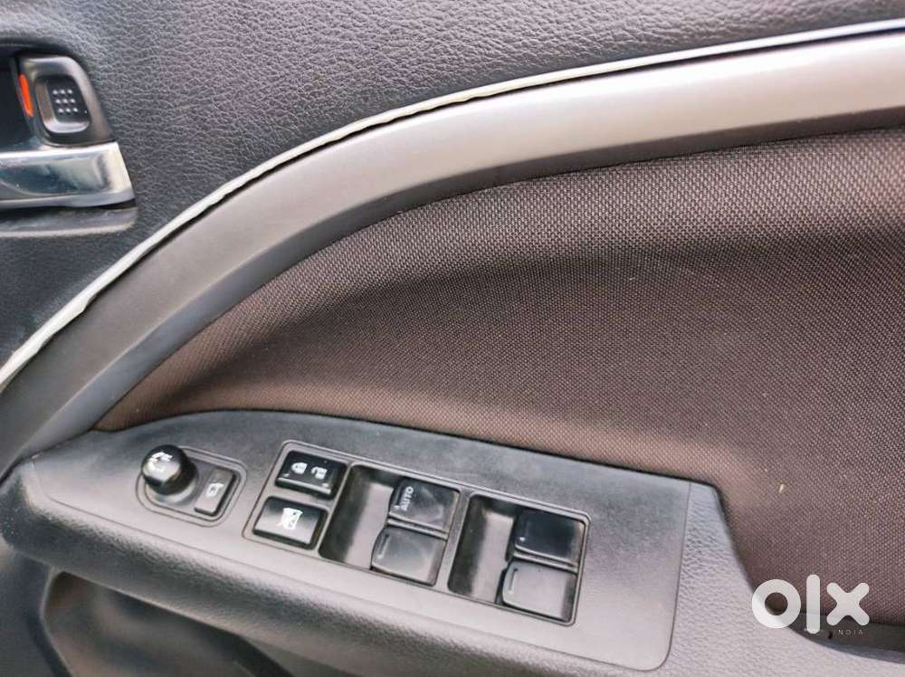 Maruti Suzuki Brezza 1.5 Zxi Smart Hybrid, 2024, Petrol