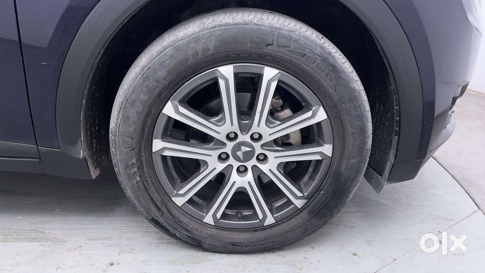 Mahindra Xuv700 2.0 Ax 7 Petrol At Luxury Pack Str, 2021, Petrol