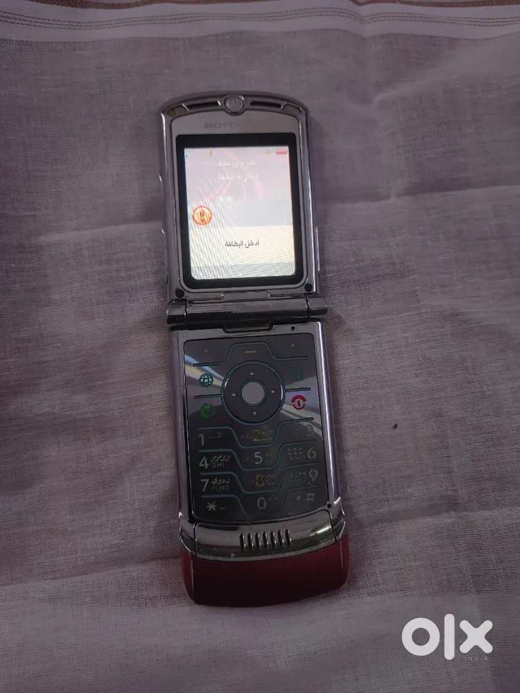 Motorola flip mobile pink colour urgent sale