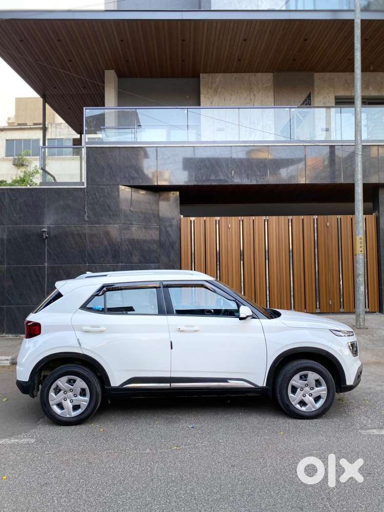 Hyundai Venue 1.2 S Plus, 2022, Petrol