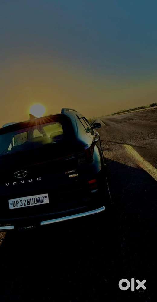 Hyundai Venue 2023 Petrol 14000 Km Driven
