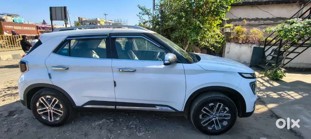 Hyundai Venue 2023 Diesel 22100 Km Driven