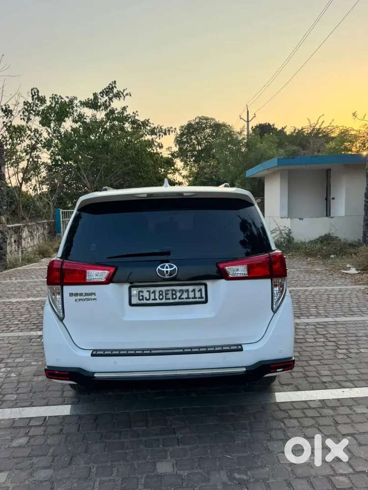 Innova Crysta 2023