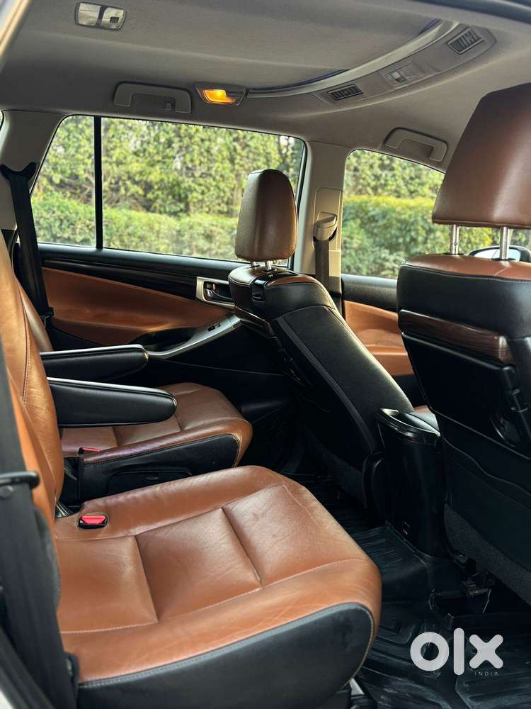 Toyota Innova Crysta 2.8z Automatic, 2016, Diesel