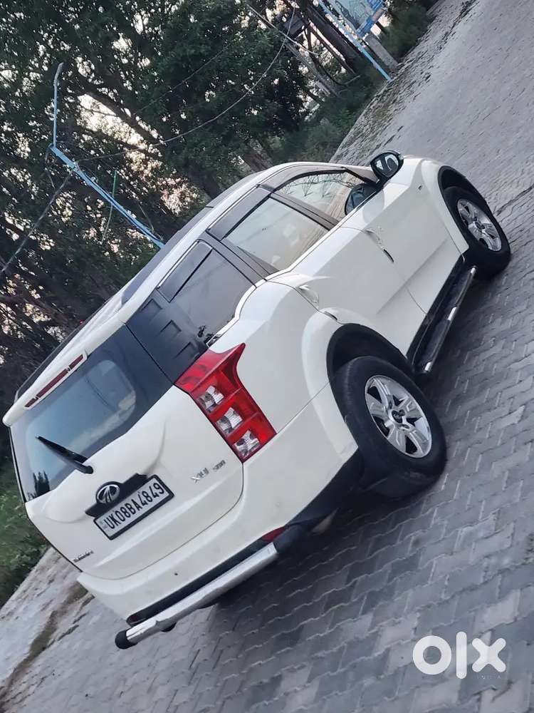 Mahindra Xuv W8
Airbags 
Central Lock 
Cruise Control
Allow Wheels