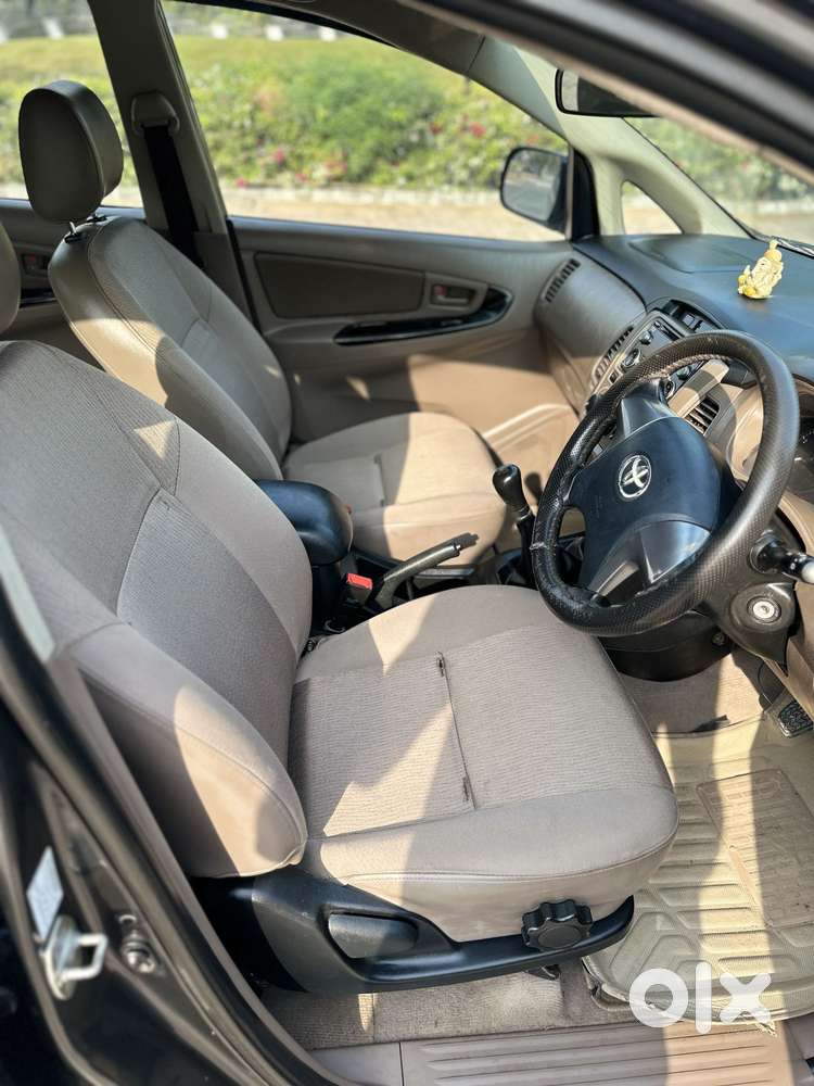 Toyota Innova 2.5 G (diesel) 8 Seater, 2015, Diesel