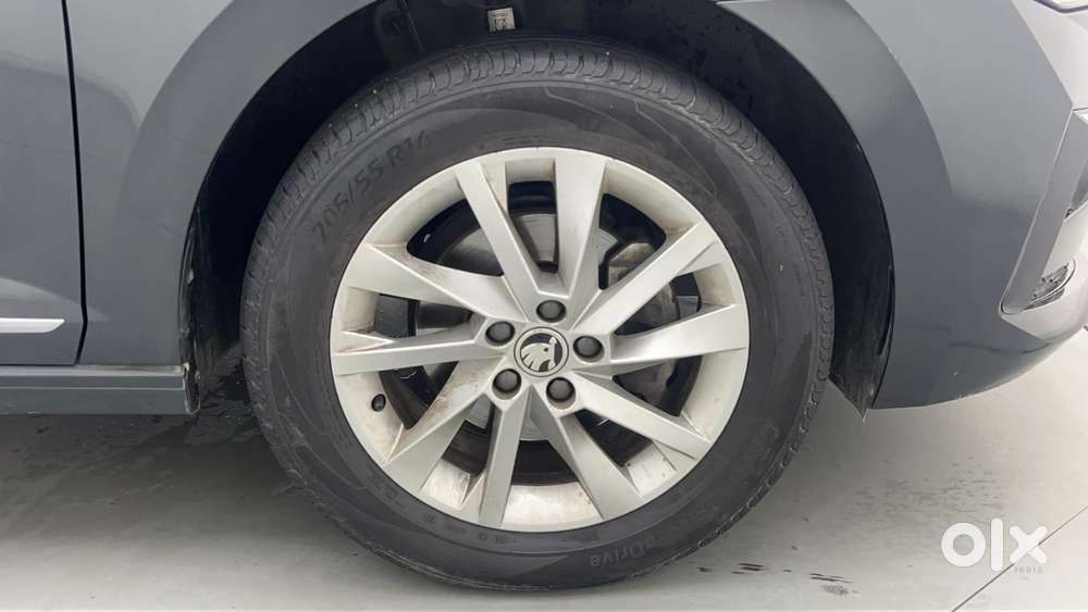 Skoda Slavia Ambition 1.0l Tsi At, 2023, Petrol