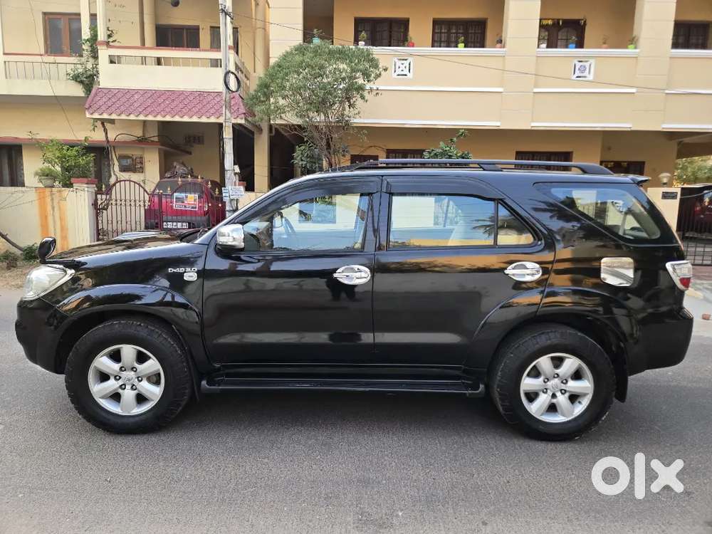 Toyota Fortuner Diesel Well Maintained Showroom Track
