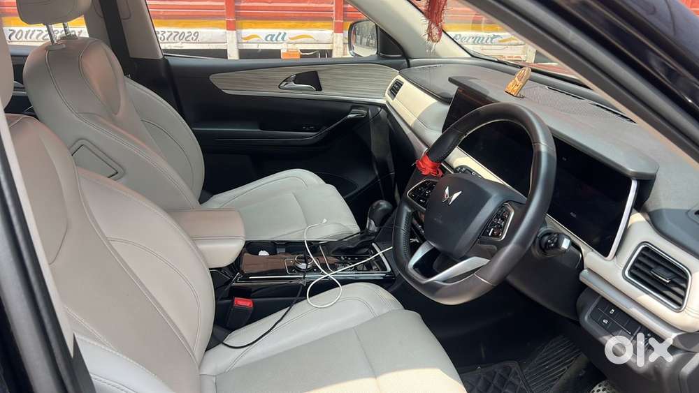 Mahindra Xuv700 Petrol 2021
