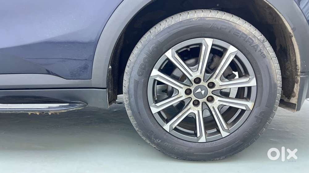 Mahindra Xuv700 2.0 Ax 7 Petrol Mt Str, 2023, Petrol