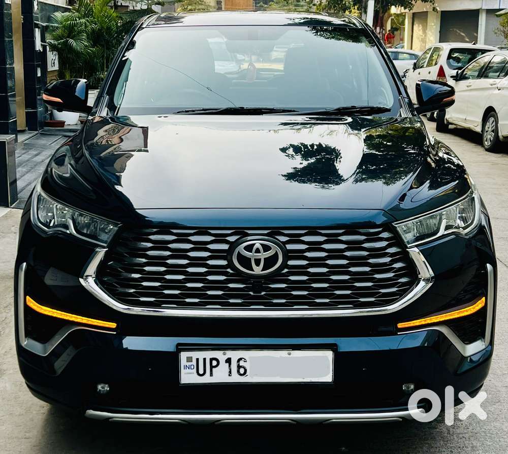 Toyota Innova Hycross