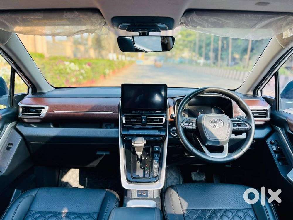 Toyota Innova Hycross, 2025, Petrol