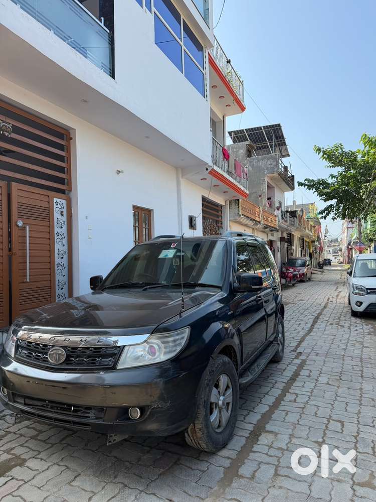 Tata Safari Storme 2016