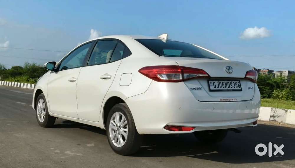 Toyota Yaris V Cvt, 2019, Petrol