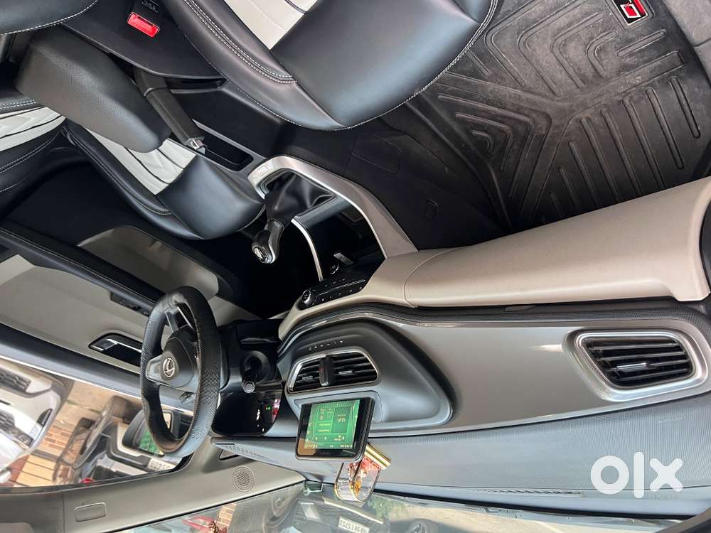 Tata Altroz 2023 Xz Cng Alloys, Touchscreen , Mint Condition23000kms