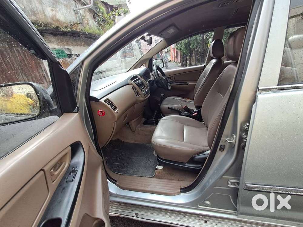 Toyota Innova 2.5 G (diesel) 8 Seater Bs Iv, 2016