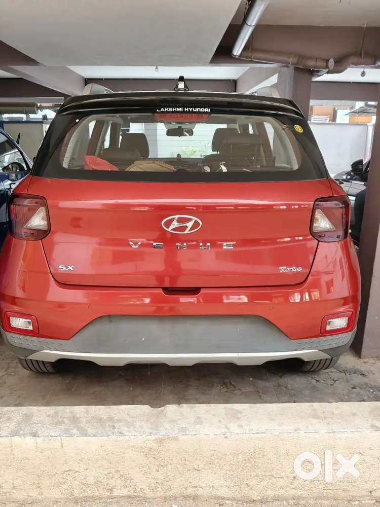 Hyundai Venue Sx 1.0 Ltr Petrol Mt Dual Tone