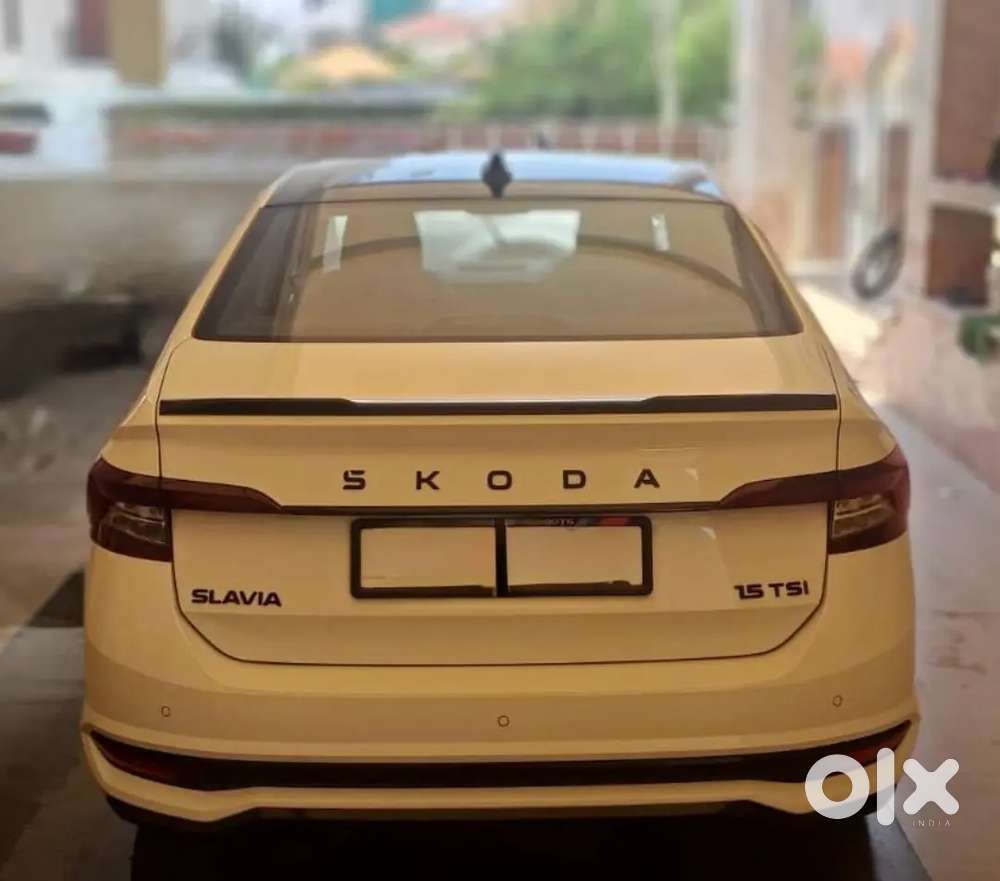 Skoda Slavia 2025 Petrol 5000 Km Driven Company Service