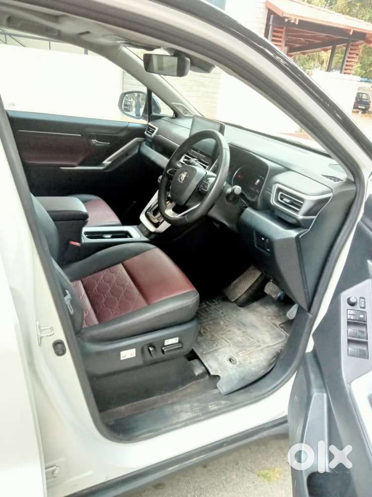 Toyota Innova Hycross 2.0 Zx (o) Hybrid 7 Str, 2025, Petrol