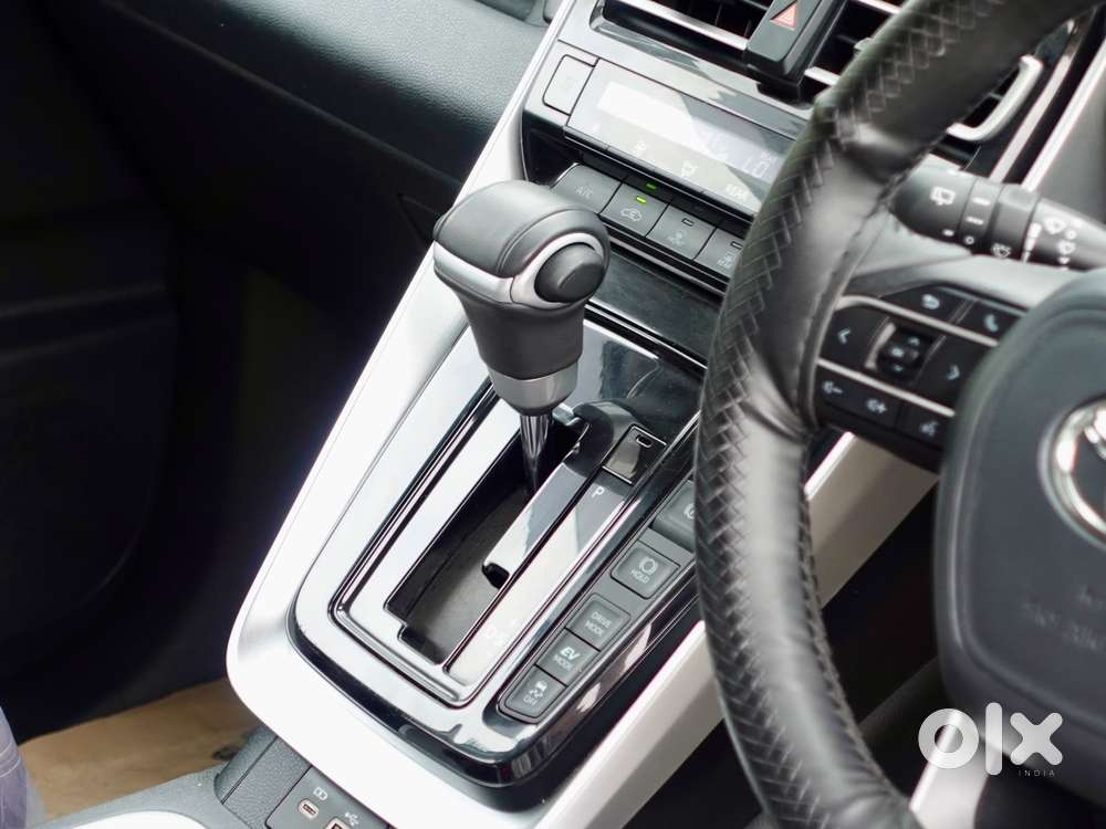 Toyota Innova Hycross 2.0 Zx Hybrid 7 Str, 2023, Petrol