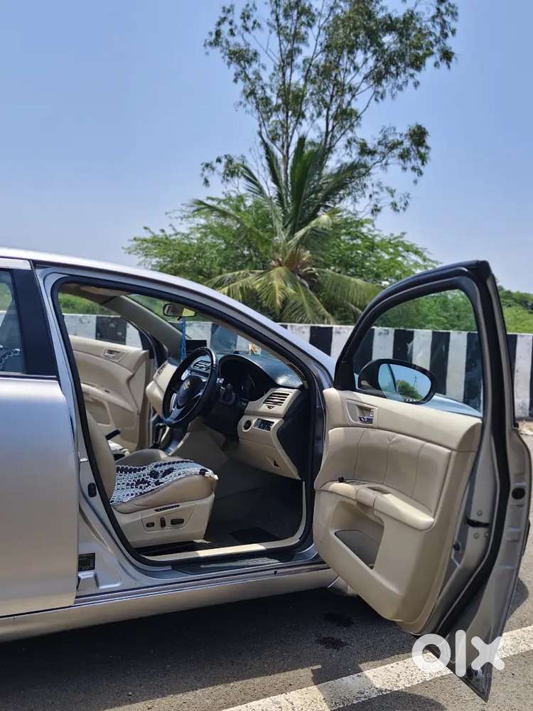 Maruti Suzuki Kizashi Petrol 2013
